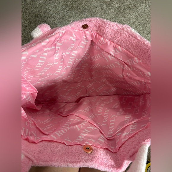 Exclusive Truly Beauty Fuzzy Oversized Beach Bag New in Bag Terry Cloth Summer - Picture 4 of 6